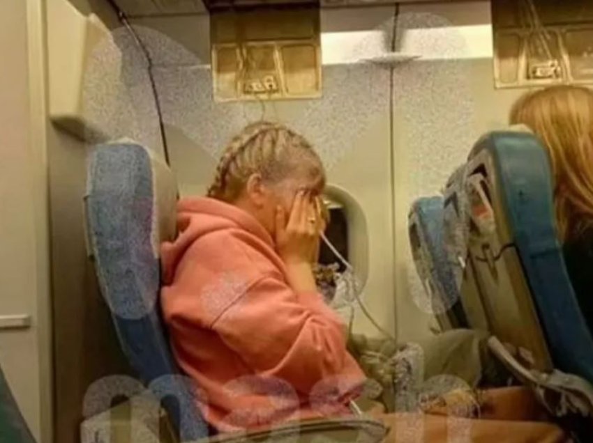 Panik në ajër në Rusi/ Bien maskat e oksigjenit, pasagjerët të tmerruar