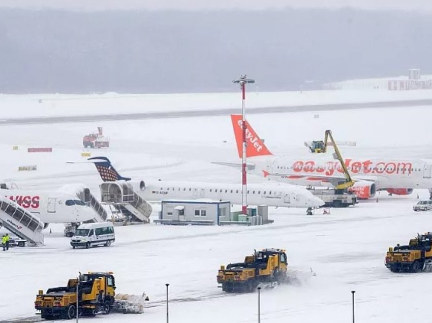 Në njërin prej tyre, pista pastrohet në vetëm 11 minuta – pse disa aeroporte e përballojnë borën më mirë se të tjerët?
