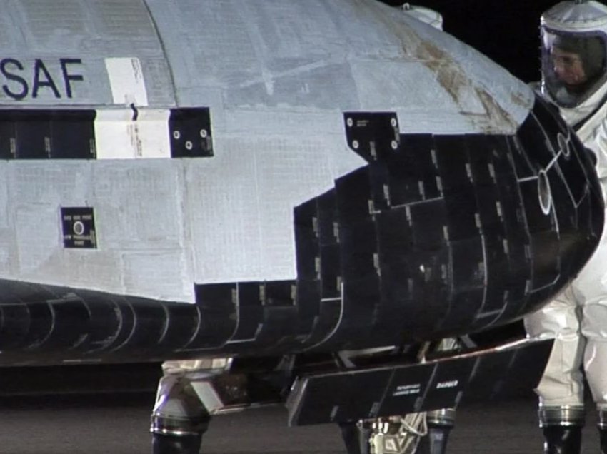 SpaceX shtyn lansimin e fluturakes misterioze hapësinore X-37B për ushtrinë amerikane