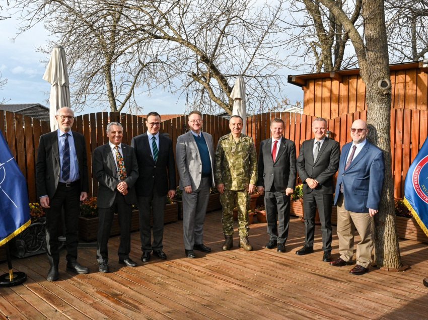 Komandanti i KFOR-it takim me ambasadorët e Quint-it, flasin për sigurinë e qëndrueshme në Kosovë