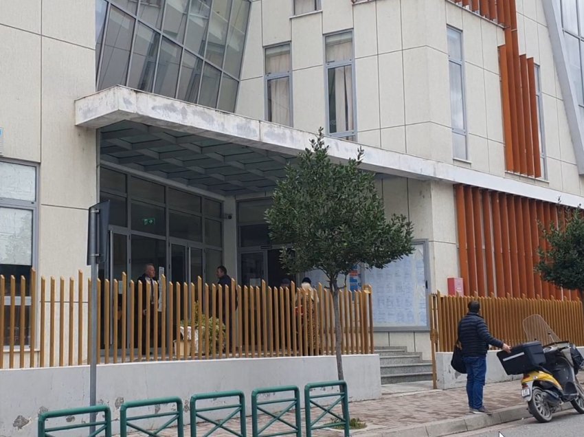 Vranë bashkëmoshatarin në Elbasan, dërgohet për gjykim dosja për 4 të miturit