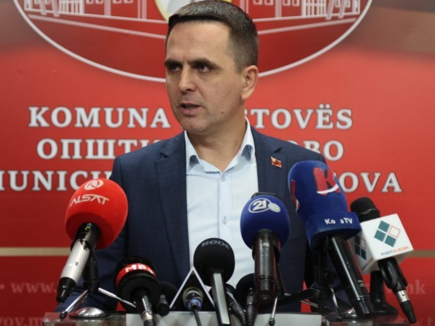 Kasami kritikon policinë për kaosin me trafikun në Tetovë, thotë se ka vende parkimi të mjaftueshme