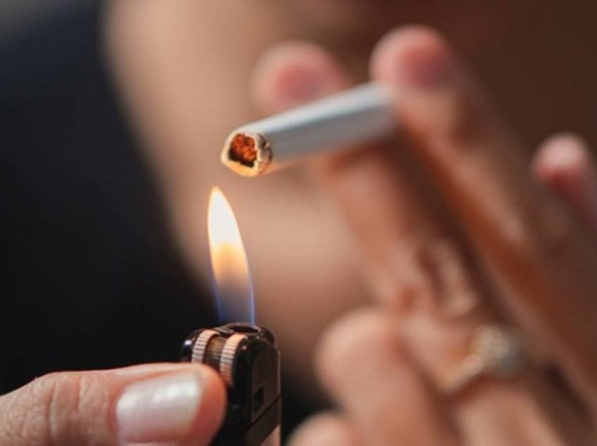 Bie numri i duhanpirësve në Britani të Madhe