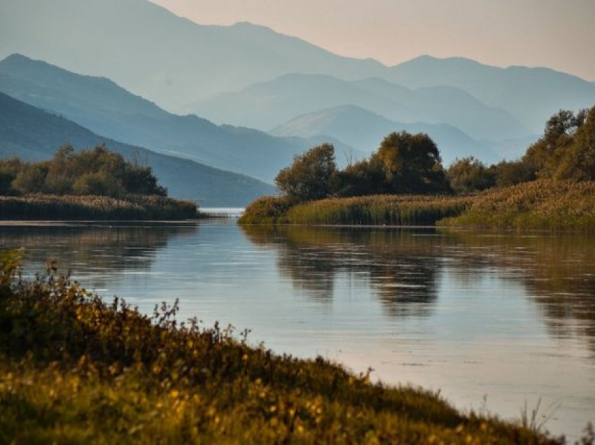 Mitrovicasi dyshohet se ra në lumin Buna derisa po peshkonte, Policia shqiptare: Po vazhdojnë kërkimet për gjetjen e trupit