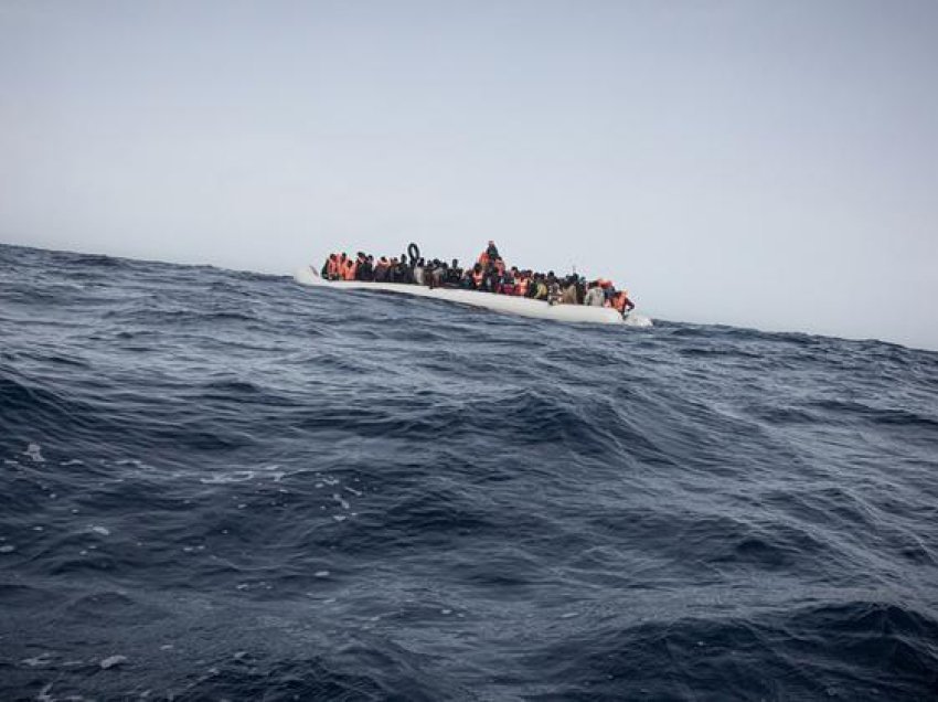 Fundoset anija në brigjet e Libisë, dyshohet se 60 emigrantë janë mbytur