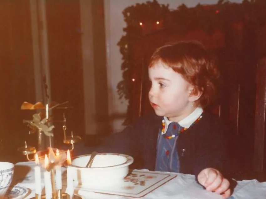 Kate Middleton poston foton e rrallë nga fëmijëria, duket njësoj si djali i saj