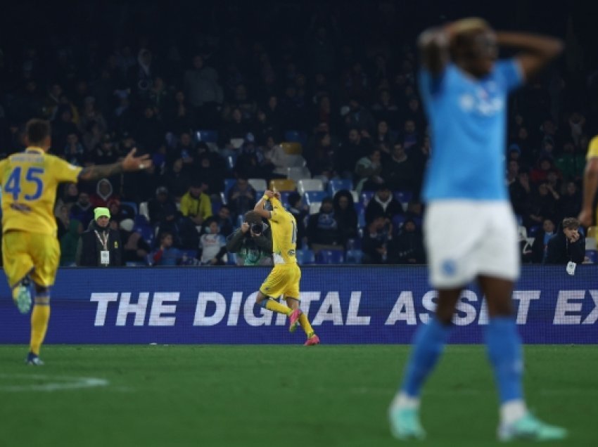 Frosinone e turpëron me rezultat Napolin dhe eliminon nga Kupa e Italisë