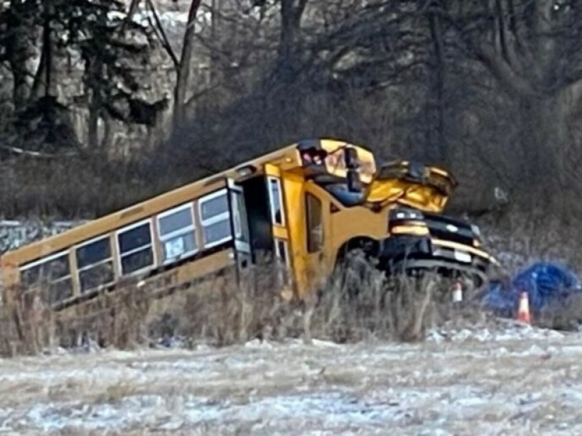 Kanada, dy të vdekur pas përplasjes së një SUV-i me autobusin e një shkolle në Ontario