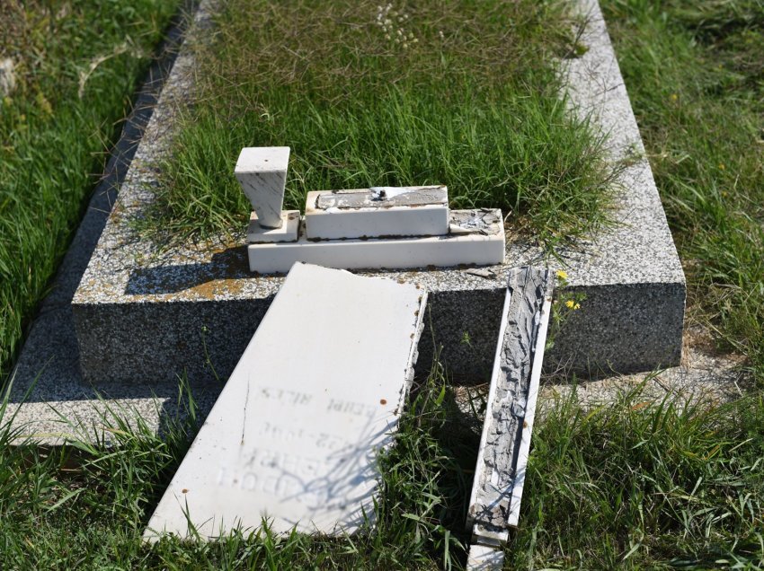 Dëmtohen disa varreza ortodokse në Rahovec, policia nis hetimet