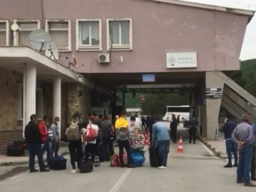Emigrantët kthehen për festat e fundvitit në atdhe, ja sa qytetarë hynë në 24 orët e fundit në Kapshticë