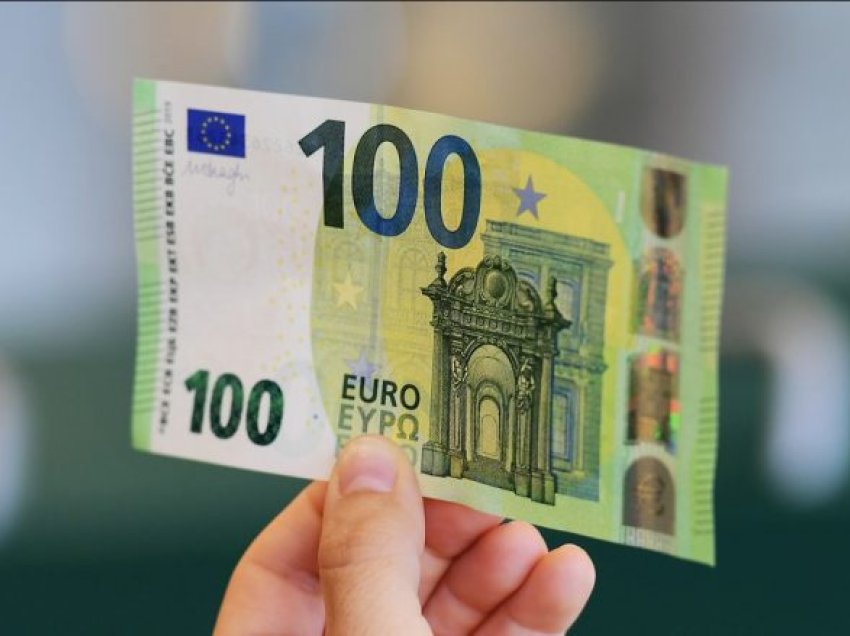 Kontrolloni llogaritë, sot dalin shtesat 100 euro për fëmijët dhe pensionistët 