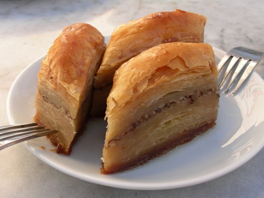 Embëlsia e tryezës/ Bakllavaja, ëmbëlsira e preferuar e shqiptarëve