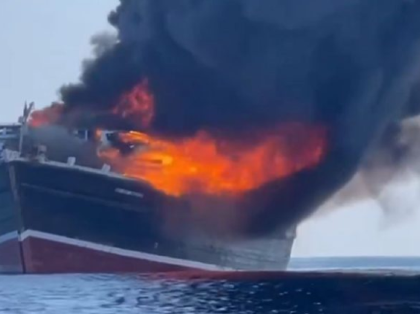 Shpëtohen 11 anëtarë ekuipazhi nga anija që mori flakë në detin e Omanit