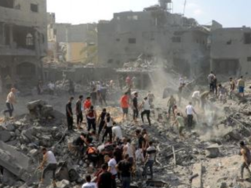 Bombardohen kampet e refugjatëve në Gaza, me dhjetëra të vrarë