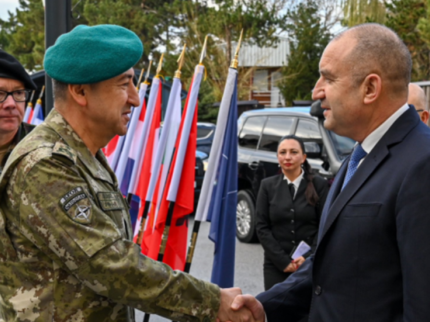 Presidenti i Bullgarisë takon Komandantin e KFOR-it në Prishtinë, flasin rreth bashkëpunimit