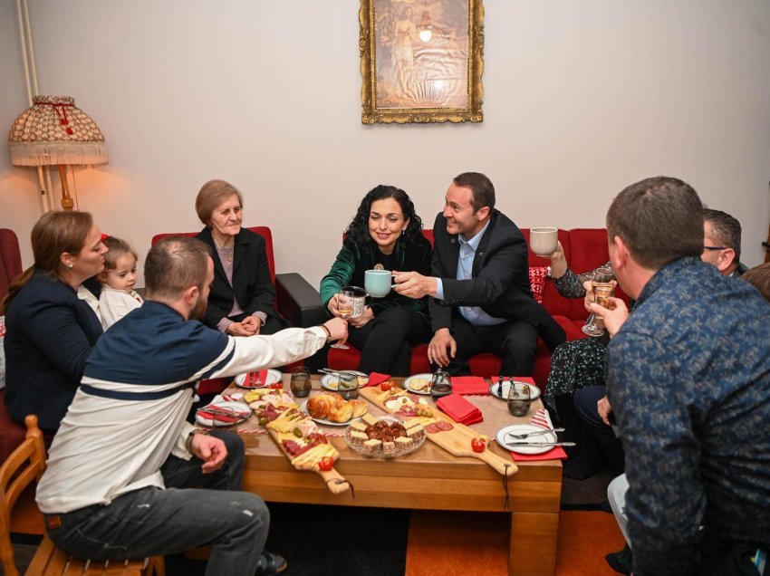Osmani për Krishtlindje në familjen Laçi në Prizren