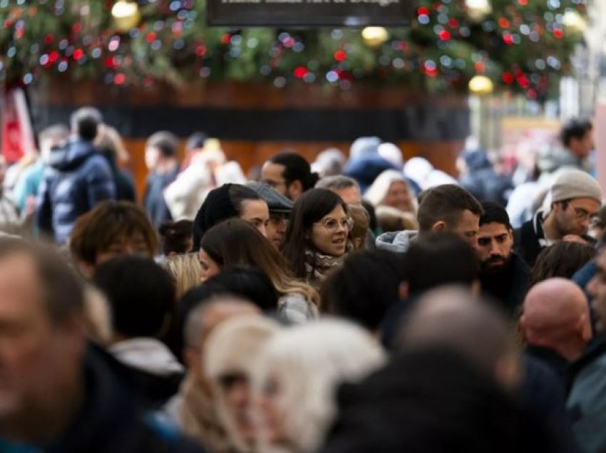 Pemë, ​​dekorime dhe dhurata: Cili vend shpenzon më shumë për Krishtlindje?