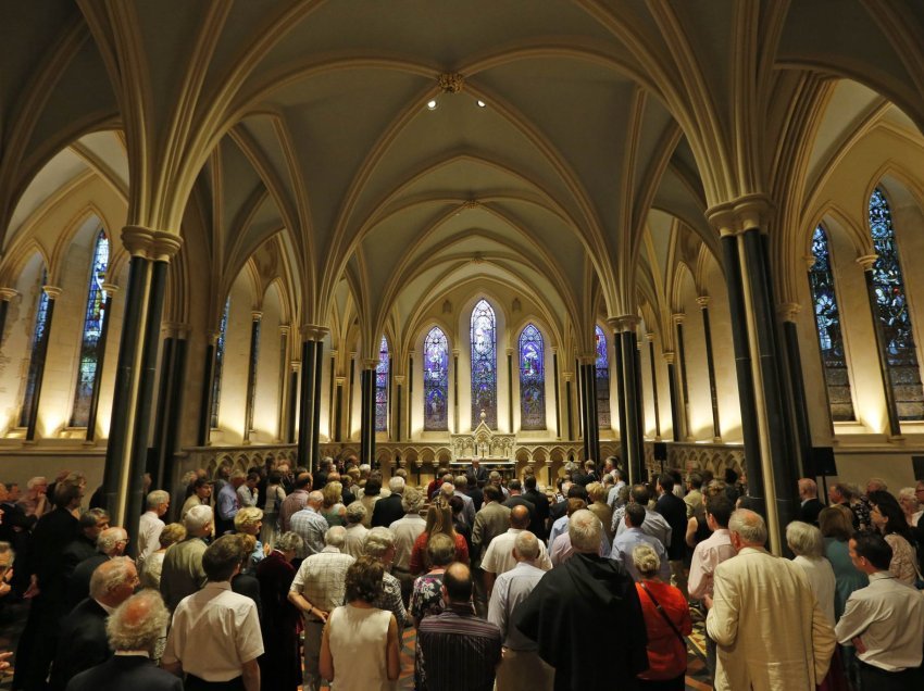 Mijëra besimtarë celebruan në Katedralen e Shën Patrikut Meshën e Krishtlindjeve në qytetin e Nju Jorkut 
