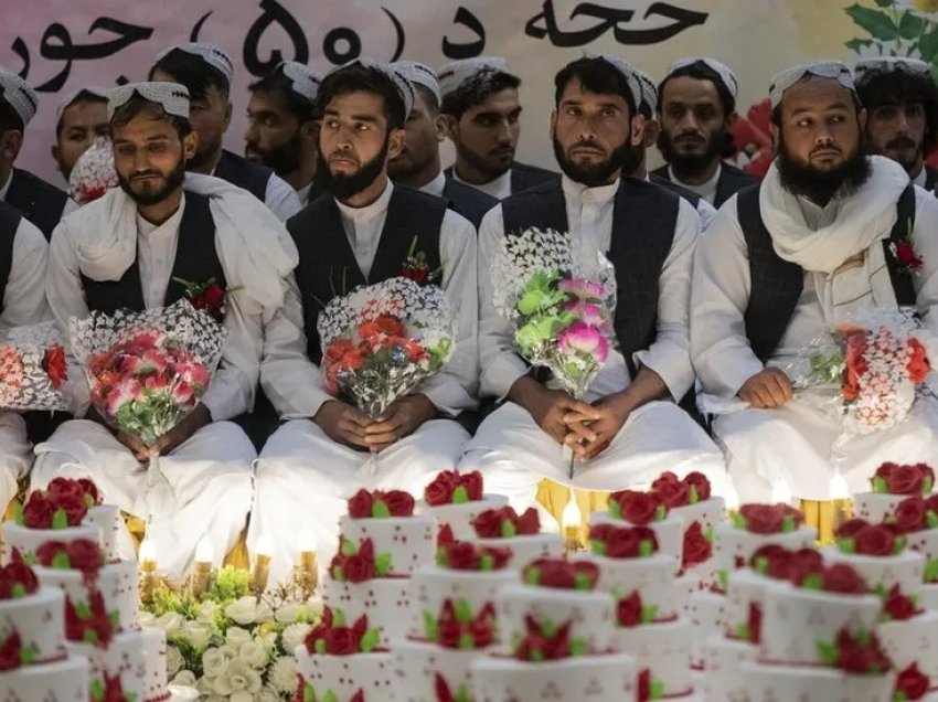 50 çifte në Afganistan kurorëzojnë martesën në ceremoninë masive
