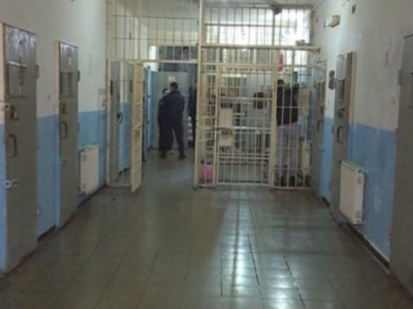 Arrestohet shefi i policisë së burgut të Drenovës