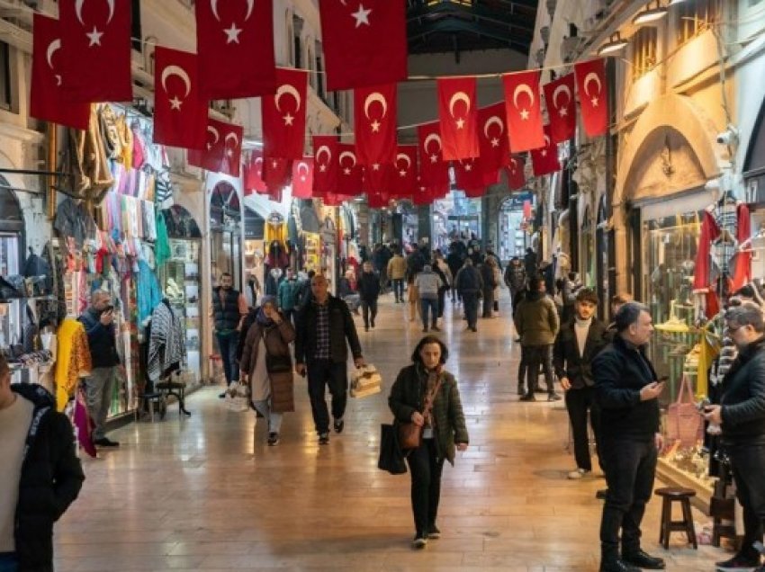 ​Turqia rrit pagën minimale