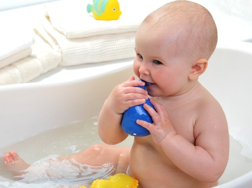Shkencëtarët kanë studiuar dëmin e lodrave të fëmijëve të cilat i përdorin kur lahen dhe kanë mbetur të befasuar