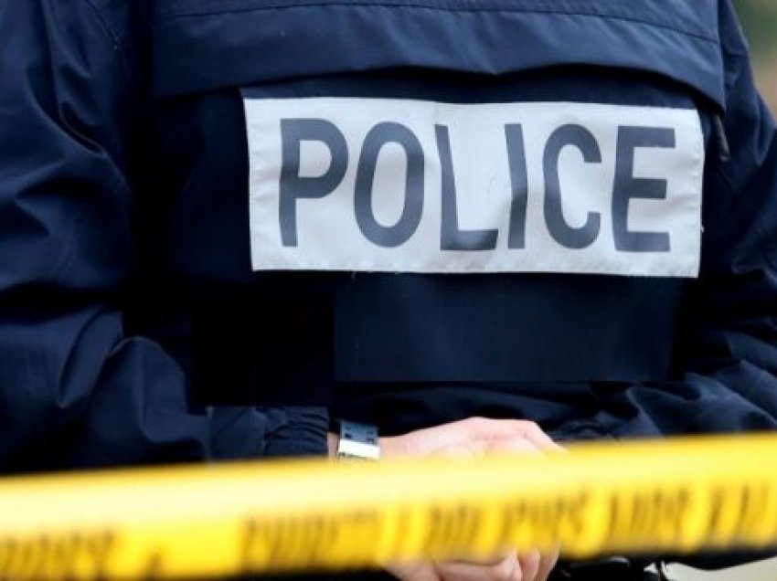 I dyshuari për plagosjen në Gjakovë ende në arrati, policia konfiskon gëzhojë të kalibrit 7.62 mm