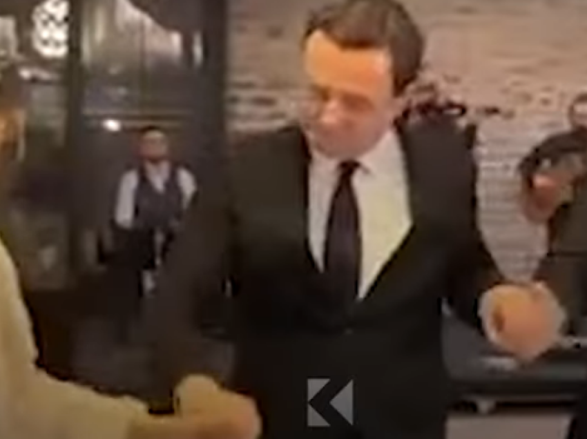 Si rrallë herë, Kurti filmohet duke hedhur vallen me një çift në dasmë