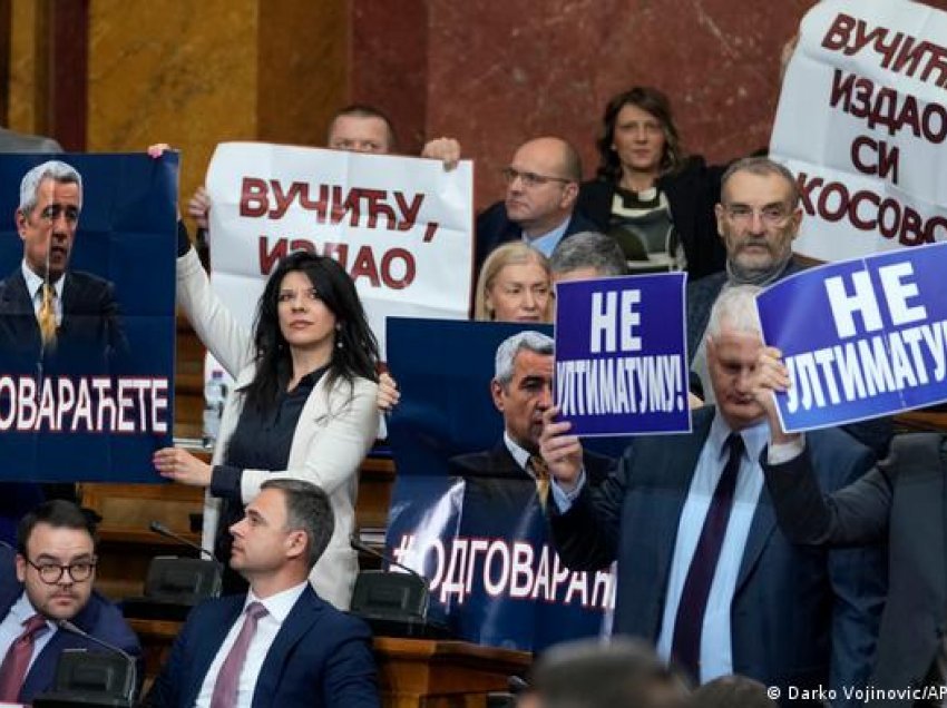 Incidente e fajësime reciproke mes qeverisë e opozitës në Serbi