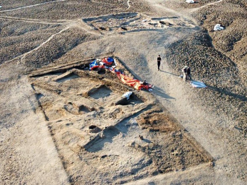 Arkeologët zbulojnë tavernën 5000-vjeçare me ushqime brenda