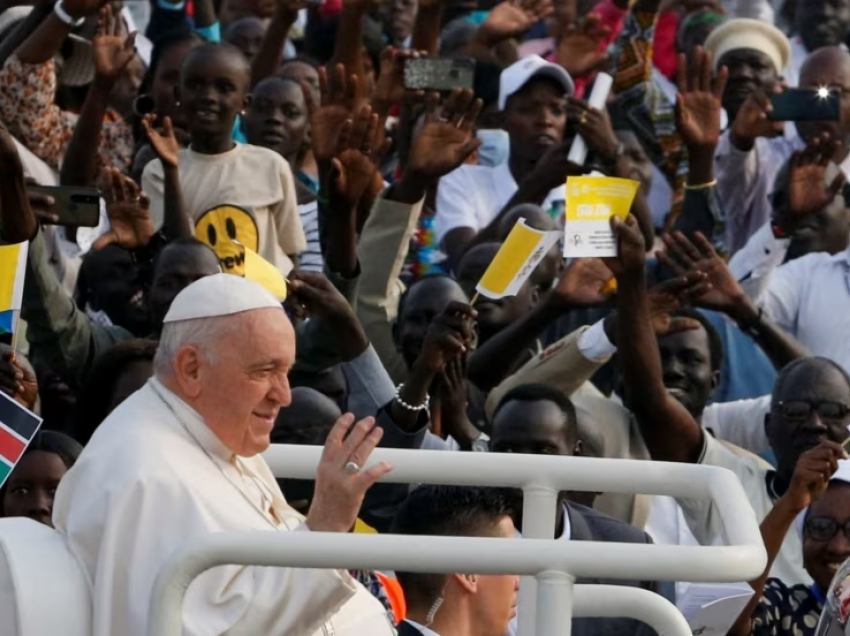 Sudani Jugor: Papa bën thirrje që njerëzit të refuzojnë “helmin e urrejtjes”