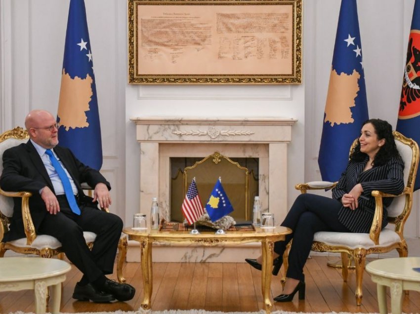 Ambasadori amerikan i shkon në presidencë Osmanit, flasin për dialogun me Serbinë