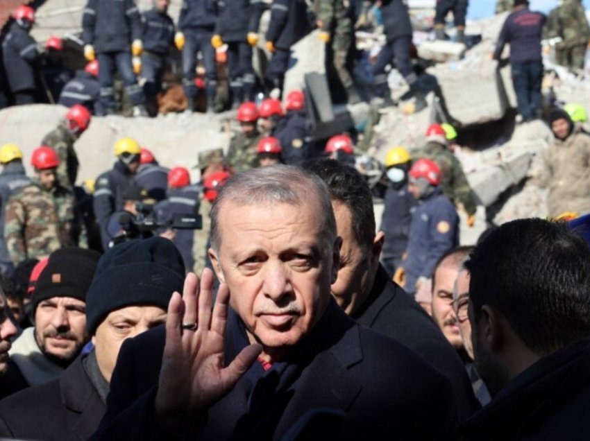 “Turp të kesh”, Erdogan përballet me zemërimin publik lidhur me reagimin e Qeverisë ndaj tërmetit