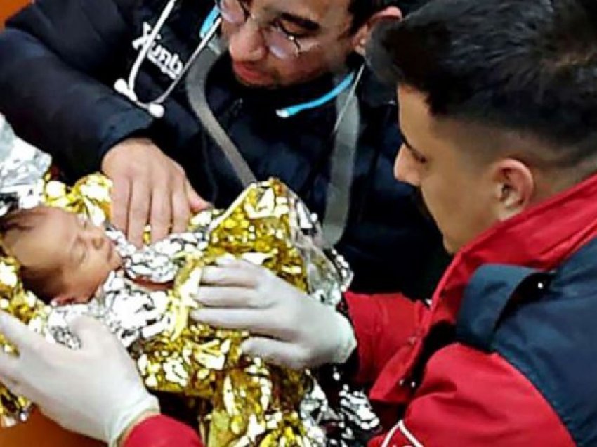Asnjë shenjë nga familjet e tyre, 16 foshnja të shpëtuara nga rrënojat e tërmetit dërgohen në Ankara