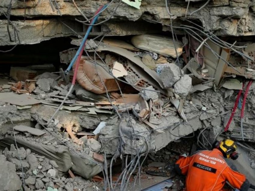 VOA/ Turqia lëshon urdhra për arrestimin e 113 vetëve lidhur me shkeljet në ndërtesat e shkatërruara nga tërmeti