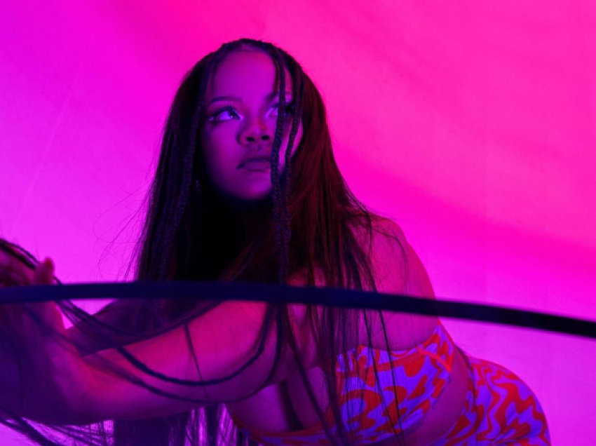Rikthehet pas një kohe të gjatë në skenë – Rihanna nuk do të paguhet për performancën në “Super Bowl 2023”
