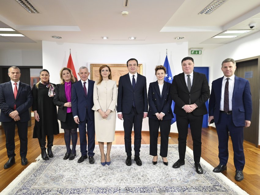 Kurti mirëpriti anëtarët e Komisionit për Integrim Evropian të Kuvendit të Shqipërisë 