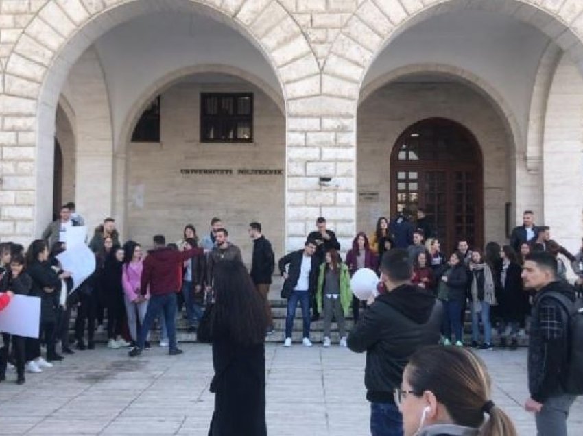“Pagat nuk u rritën”/ Pedagogët dhe studentët, protestë kombëtare të mërkurën