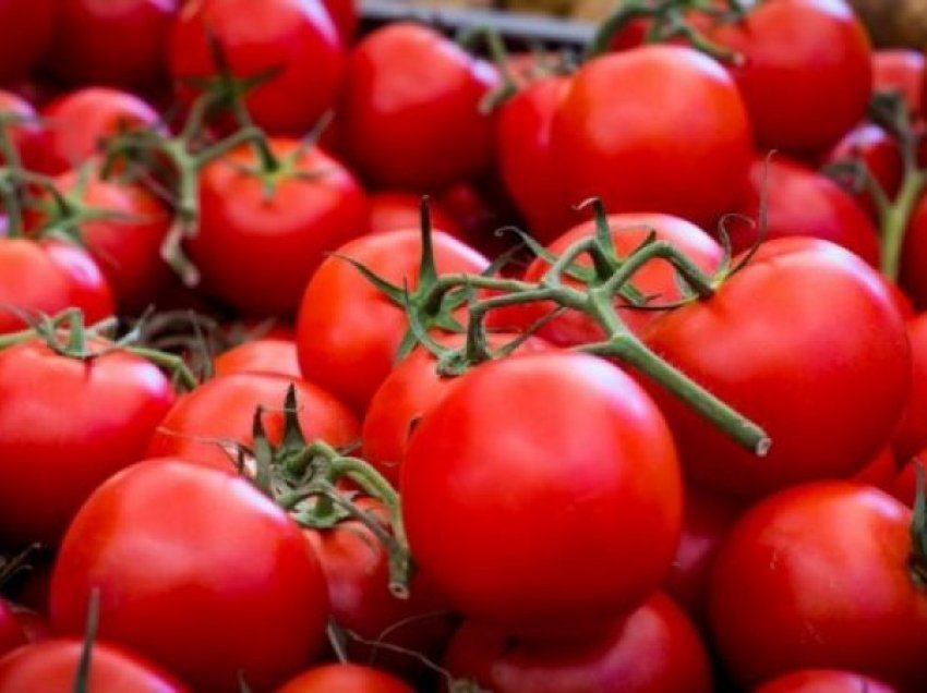 Lëngu i domates plot përfitime shëndetësore