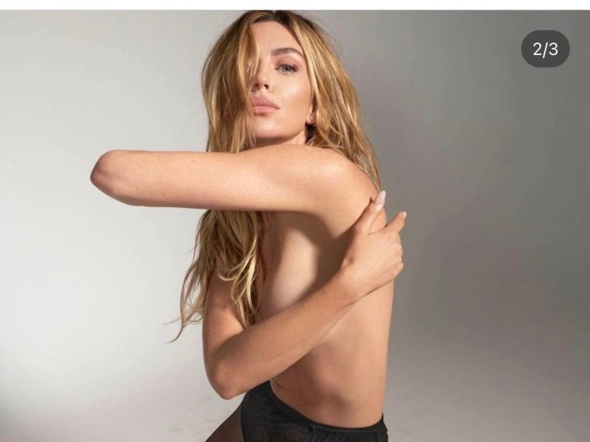 Gjunjëzohet në dysheme, modelja seksi ‘tërbon’ fansat e saj – provokon me fotot e ‘egra’