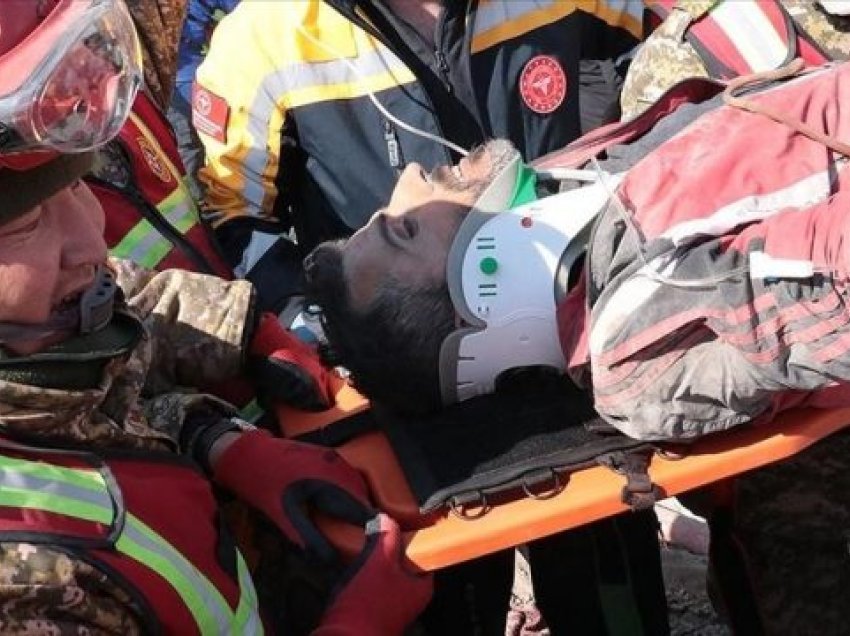 296 orë pas tërmetit shpëtohen nga rrënojat tre persona, njëri prej tyre fëmijë