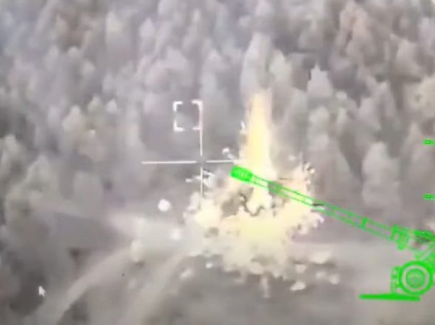 Droni ukrainas shkatërron sistemin artilerik të rusëve