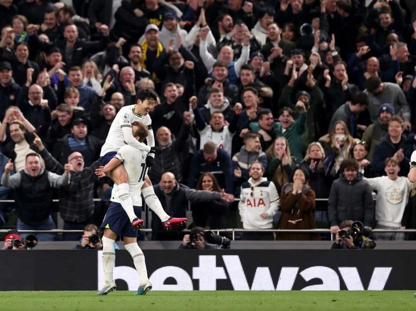 Tottenham triumfon në derbin londinez