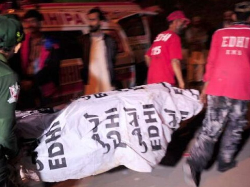 Aksident në Pakistan/ Autobusi del nga rruga, 14 të vdekur dhe 63 të plagosur