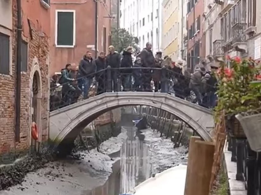 Italia po përballet me një alarm të ri thatësire pasi kanalet e Venecias janë duke u tharë