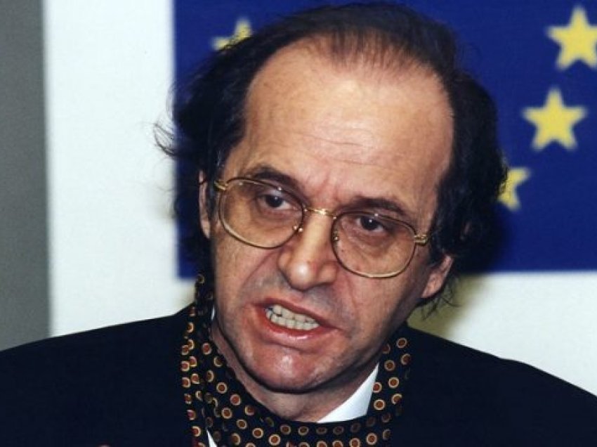 Adnan Merovci tregon në cilin muaj ish-presidenti Rugova nuk e mbante shallin