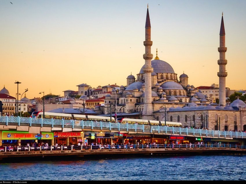Paralajmërimet për tërmete apokaliptike, banorët nisin braktisjen e Stambollit  