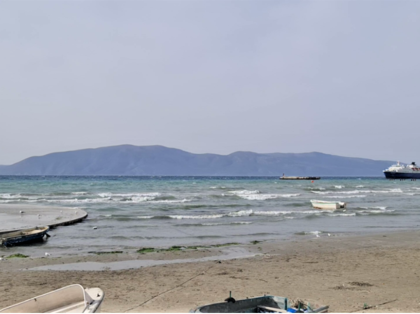 Moti i keq, në Vlorë ndalohet lundrimi i mjeteve të vogla dhe anijeve të peshkimit