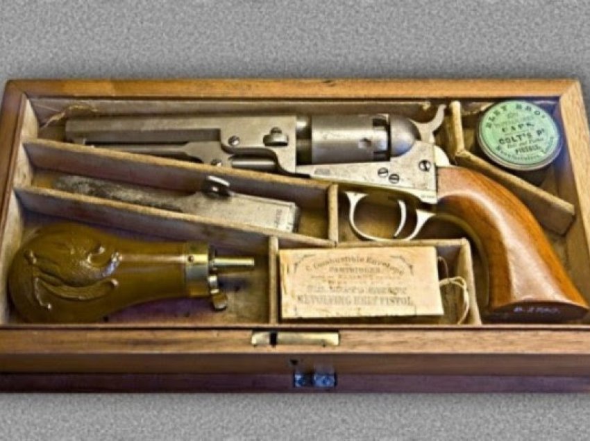 Pistoleta me pesë fishekë e shpikur para 187 vitesh