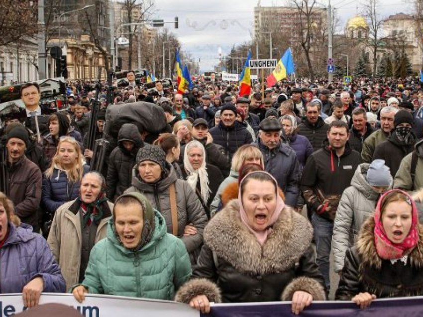 Tension në Moldavi, prorusët tentojnë të hyjnë në selinë e qeverisë